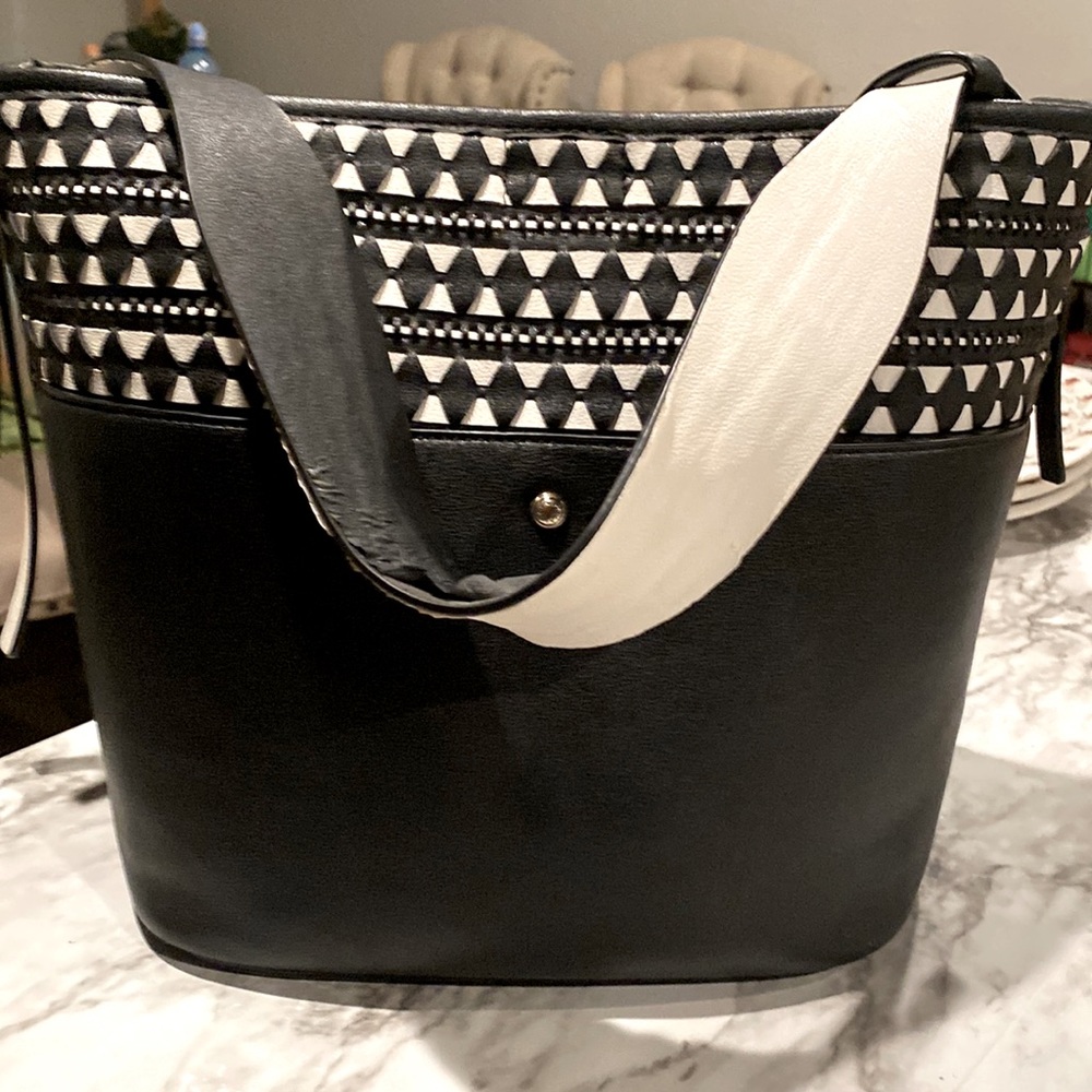 Black black leather Aldo lady handbag.